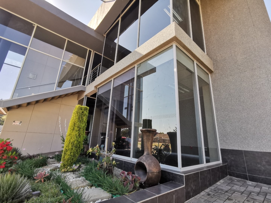 Commercial Property for Sale in Flamwood North West